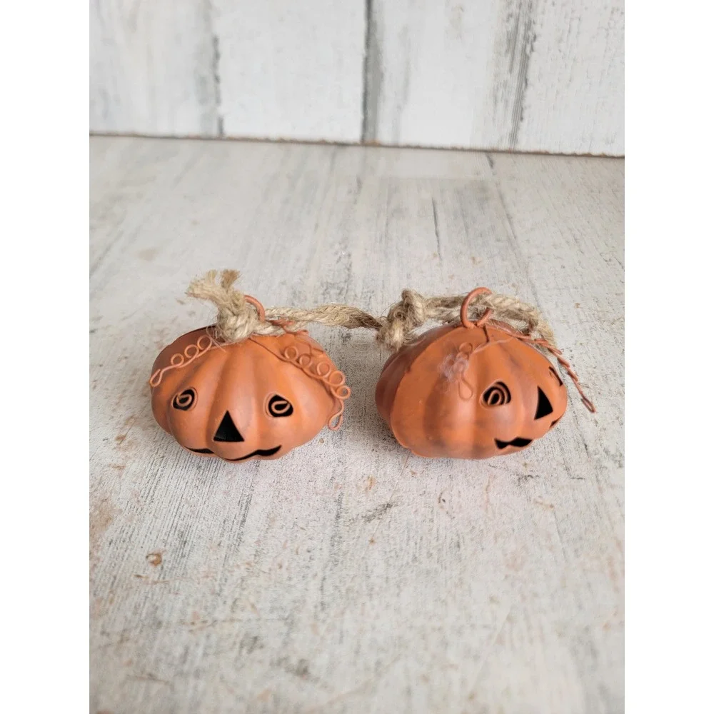 Vintage rustic pumpkin metal bell set Halloween jack O'Lantern home decor